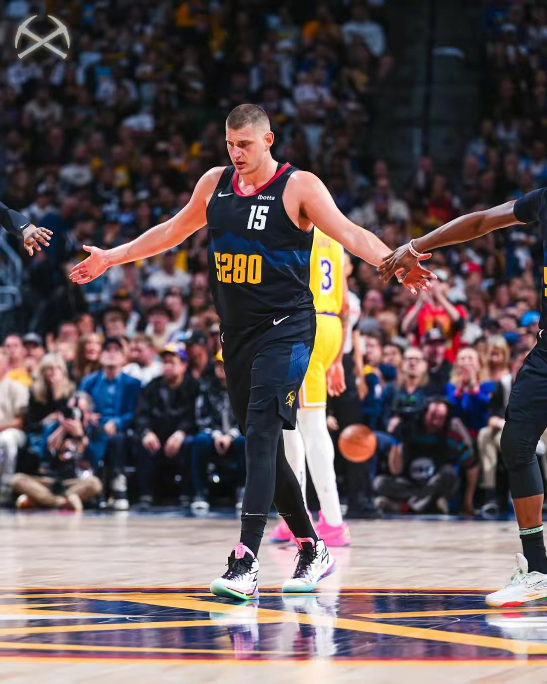 开云体育-包含国际比赛日NBA季后赛焦点战，丹佛掘金复出首秀，更衣室稳定，控场能力受关注的词条